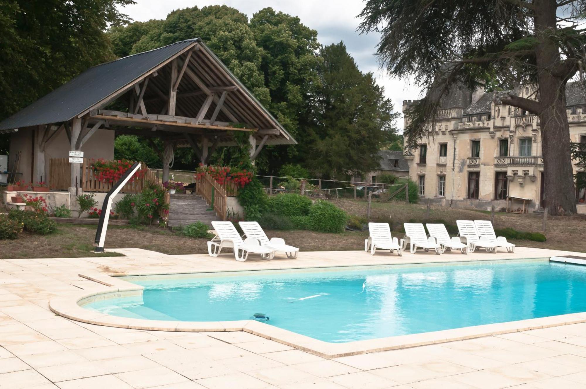 Chateau De Salvert - 4 Gites - 32 Personnes Neuillé Eksteriør billede