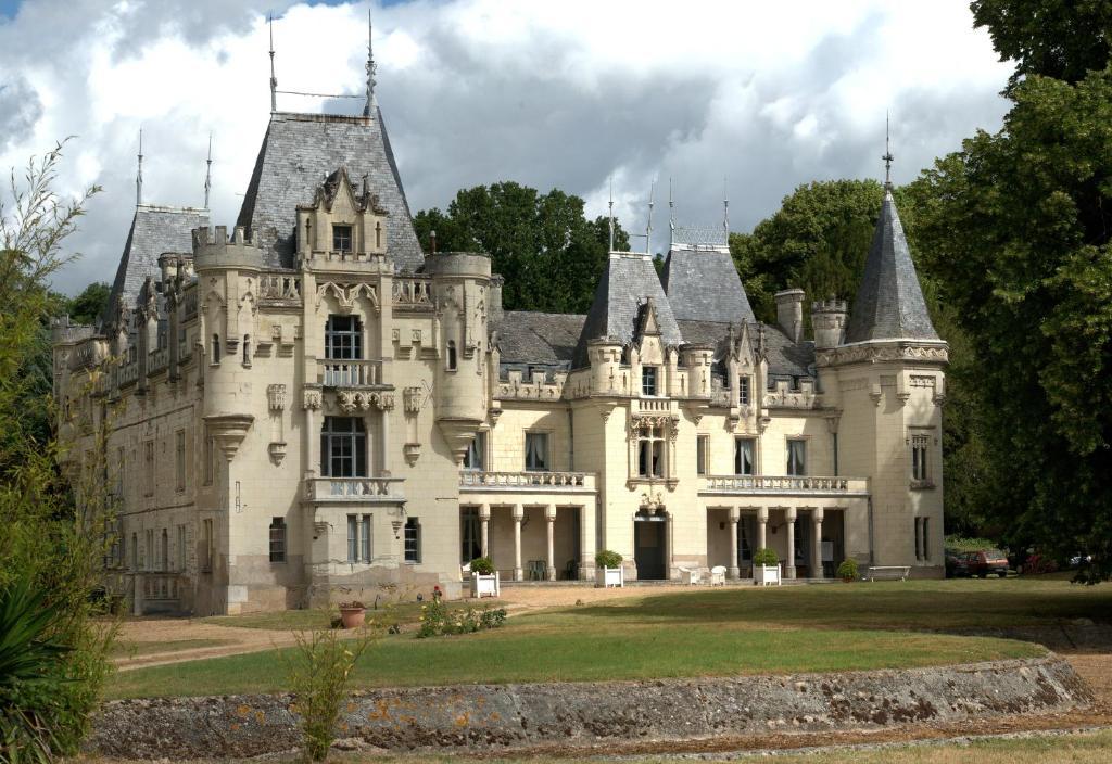 Chateau De Salvert - 4 Gites - 32 Personnes Neuillé Eksteriør billede