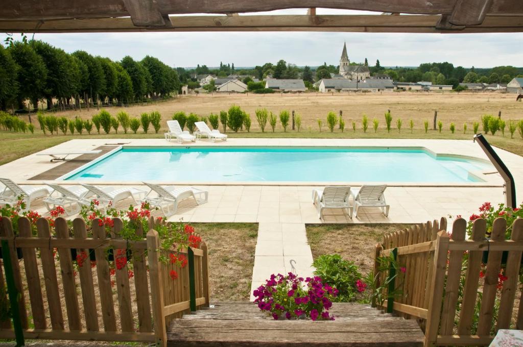 Chateau De Salvert - 4 Gites - 32 Personnes Neuillé Eksteriør billede