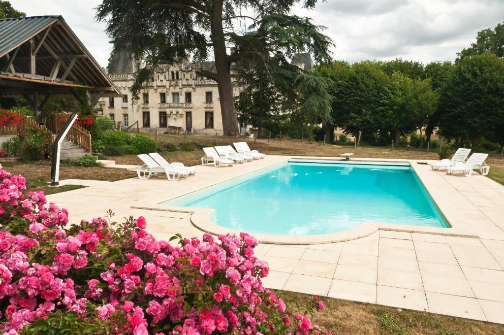 Chateau De Salvert - 4 Gites - 32 Personnes Neuillé Eksteriør billede