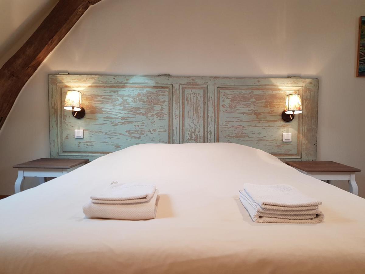 Chateau De Salvert - 4 Gites - 32 Personnes Neuillé Eksteriør billede